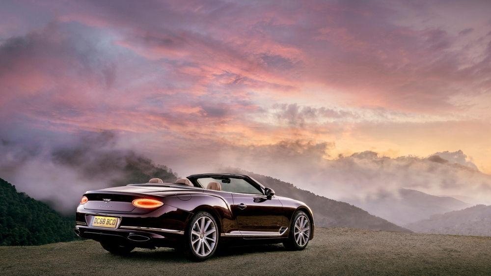 Bentley Continental GT Convertible vor Sonnenuntergang
